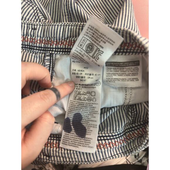 Striped Levi Shorts - Picture 5 of 5